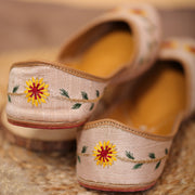 Flora, Women Mojaris, punjabi Jutti
